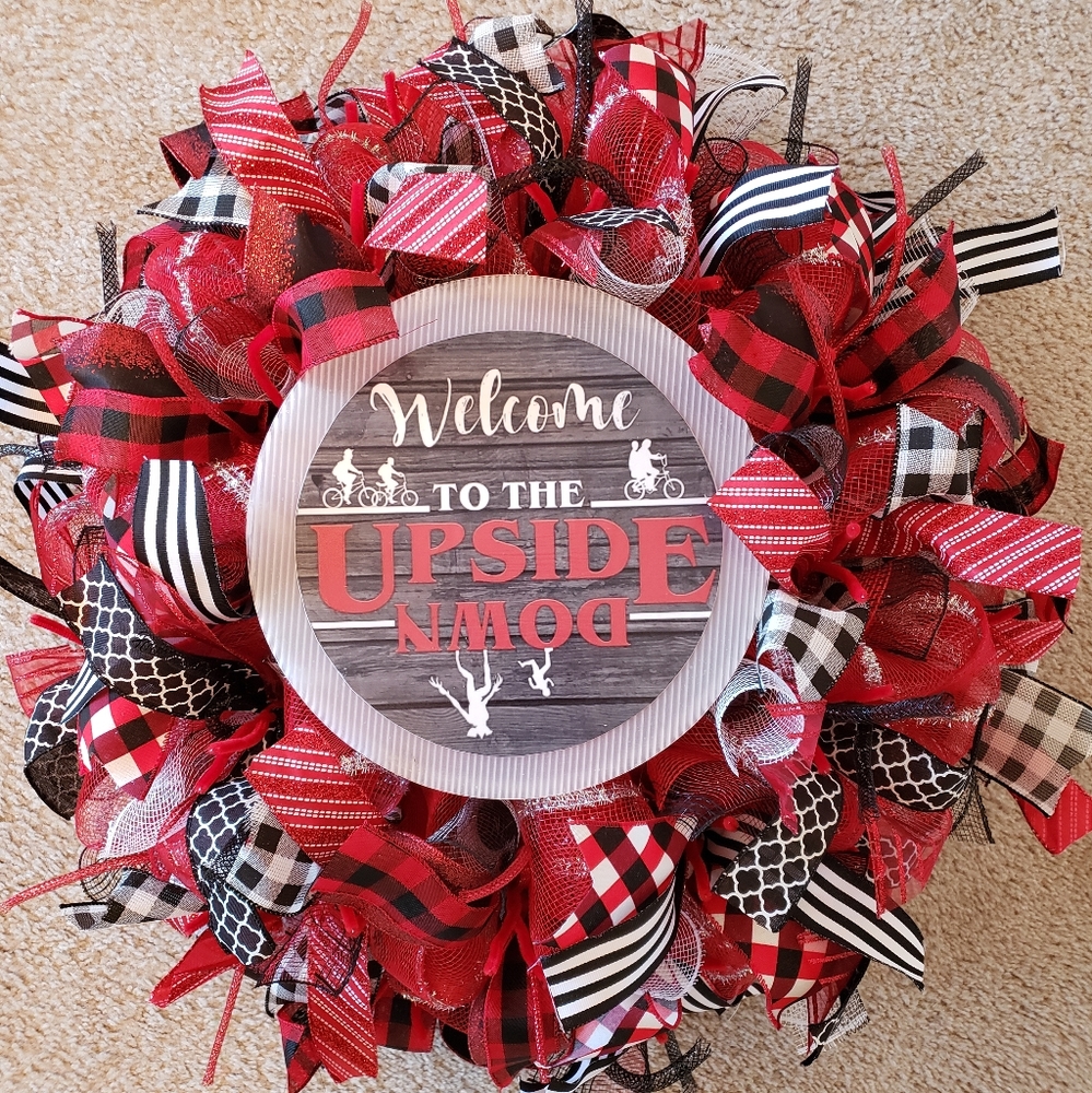 Stranger Things Wreath/ Stranger things wall decor